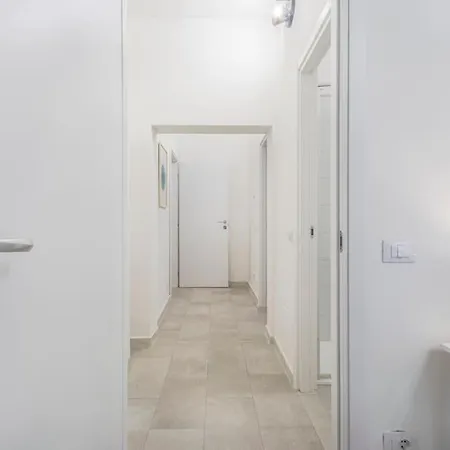 Minimalist Oasis - Life & Hesperia Hospital Appartamento