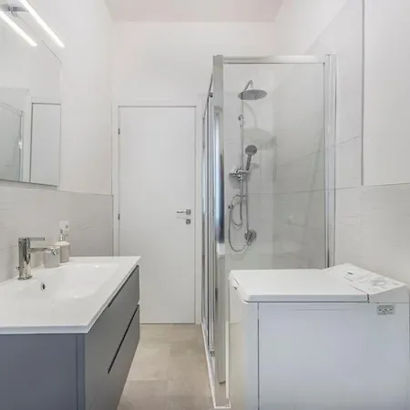 Minimalist Oasis - Life & Hesperia Hospital Appartamento