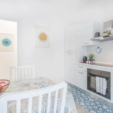 Minimalist Oasis - Life & Hesperia Hospital 公寓