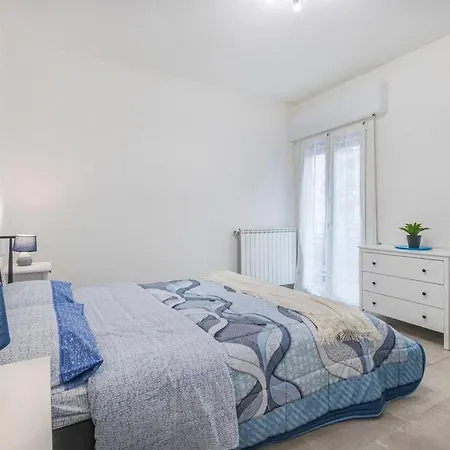 Minimalist Oasis - Life & Hesperia Hospital Modena