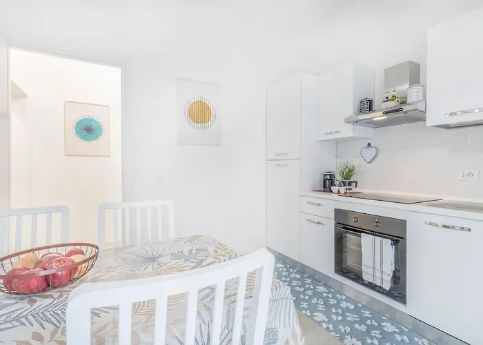 Minimalist Oasis - Life & Hesperia Hospital 公寓