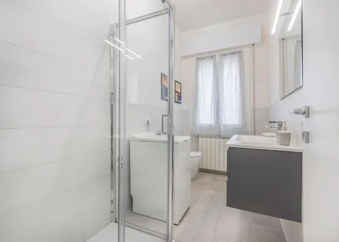 Minimalist Oasis - Life & Hesperia Hospital Appartement Modène