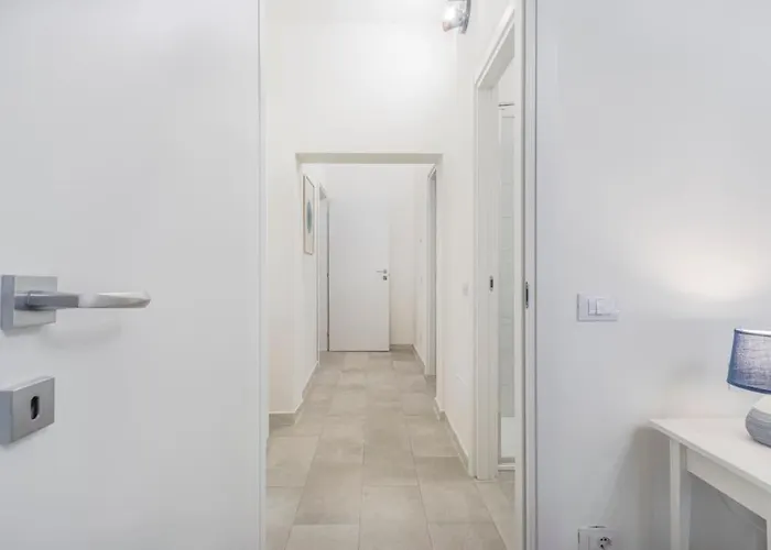 Minimalist Oasis - Life & Hesperia Hospital 公寓