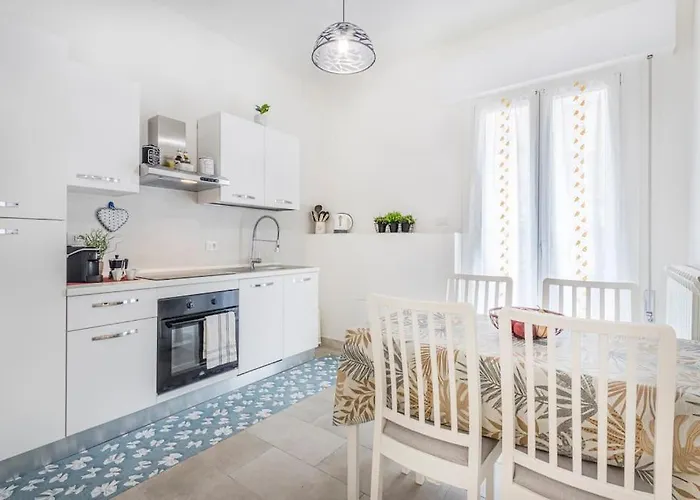 Minimalist Oasis - Life & Hesperia Hospital *